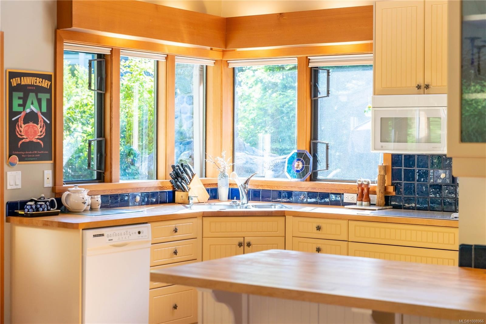 1180 Lynn Rd, Tofino, BC