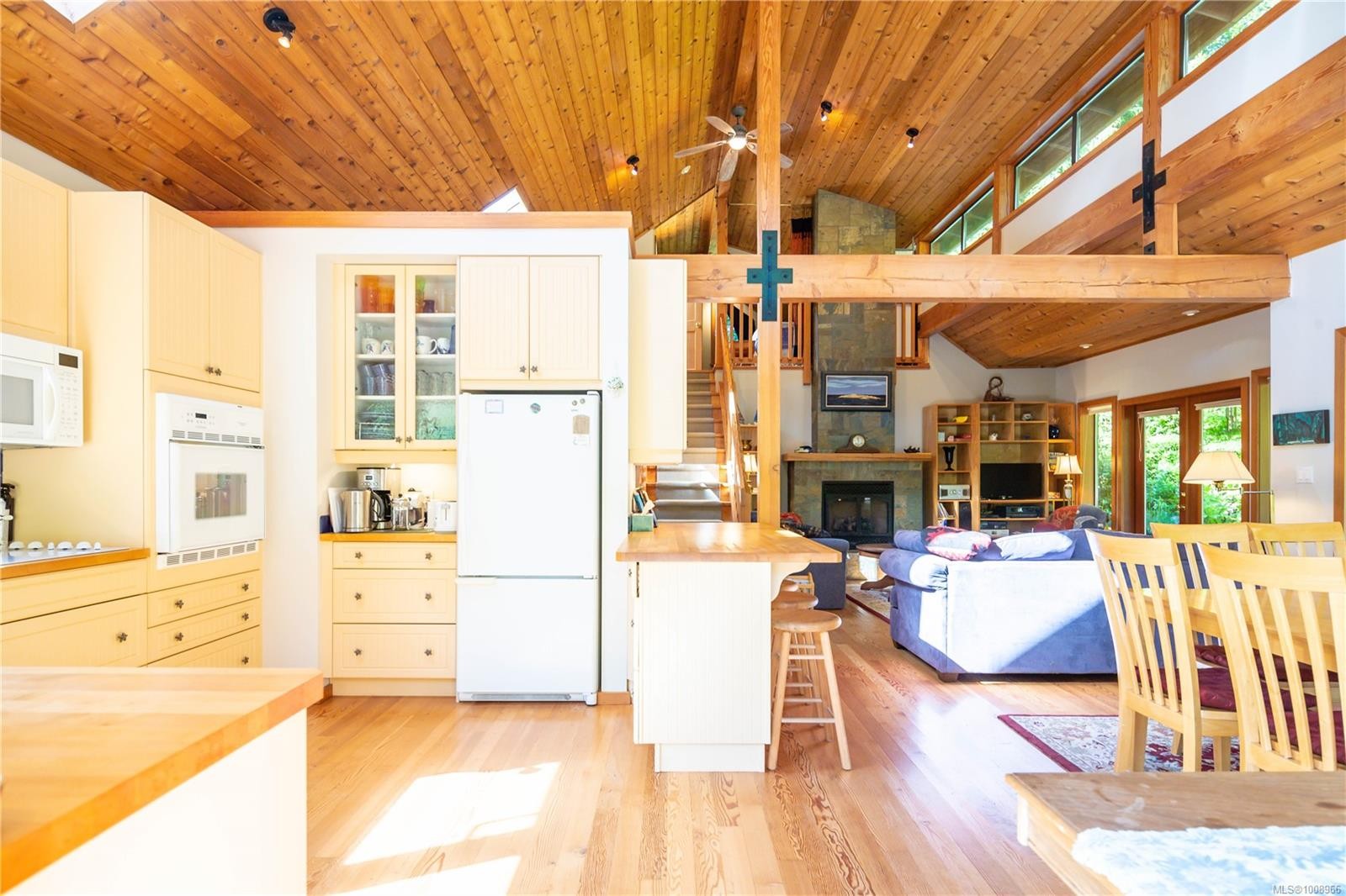 1180 Lynn Rd, Tofino, BC