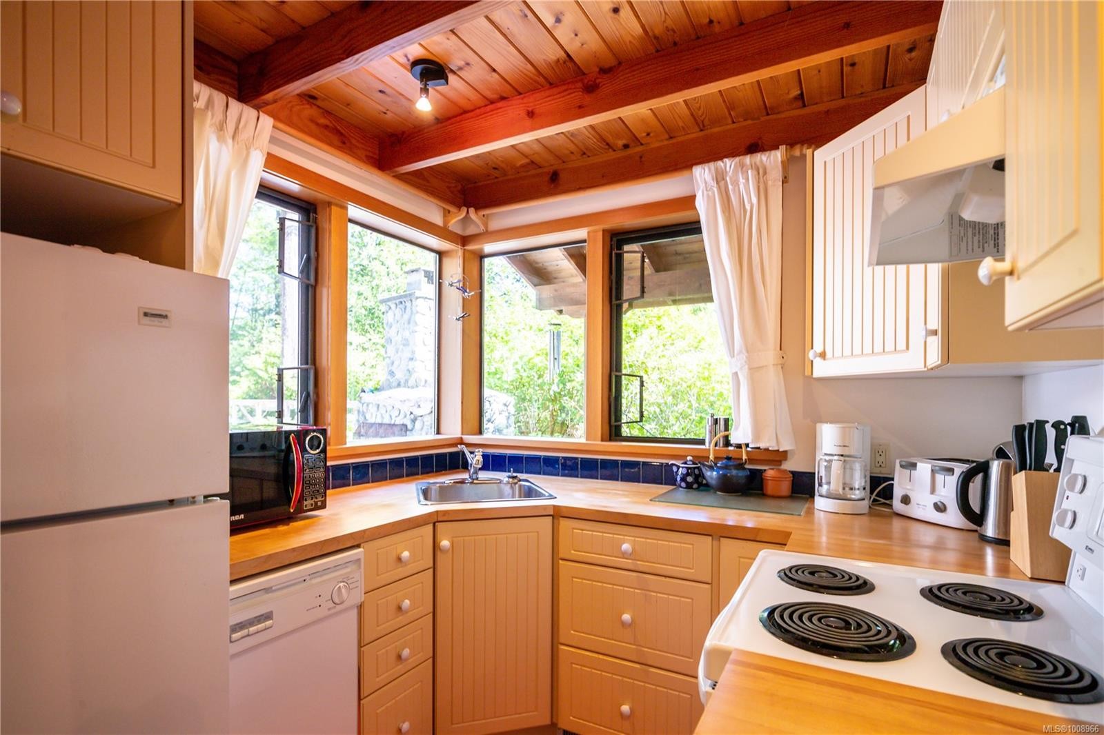 1180 Lynn Rd, Tofino, BC