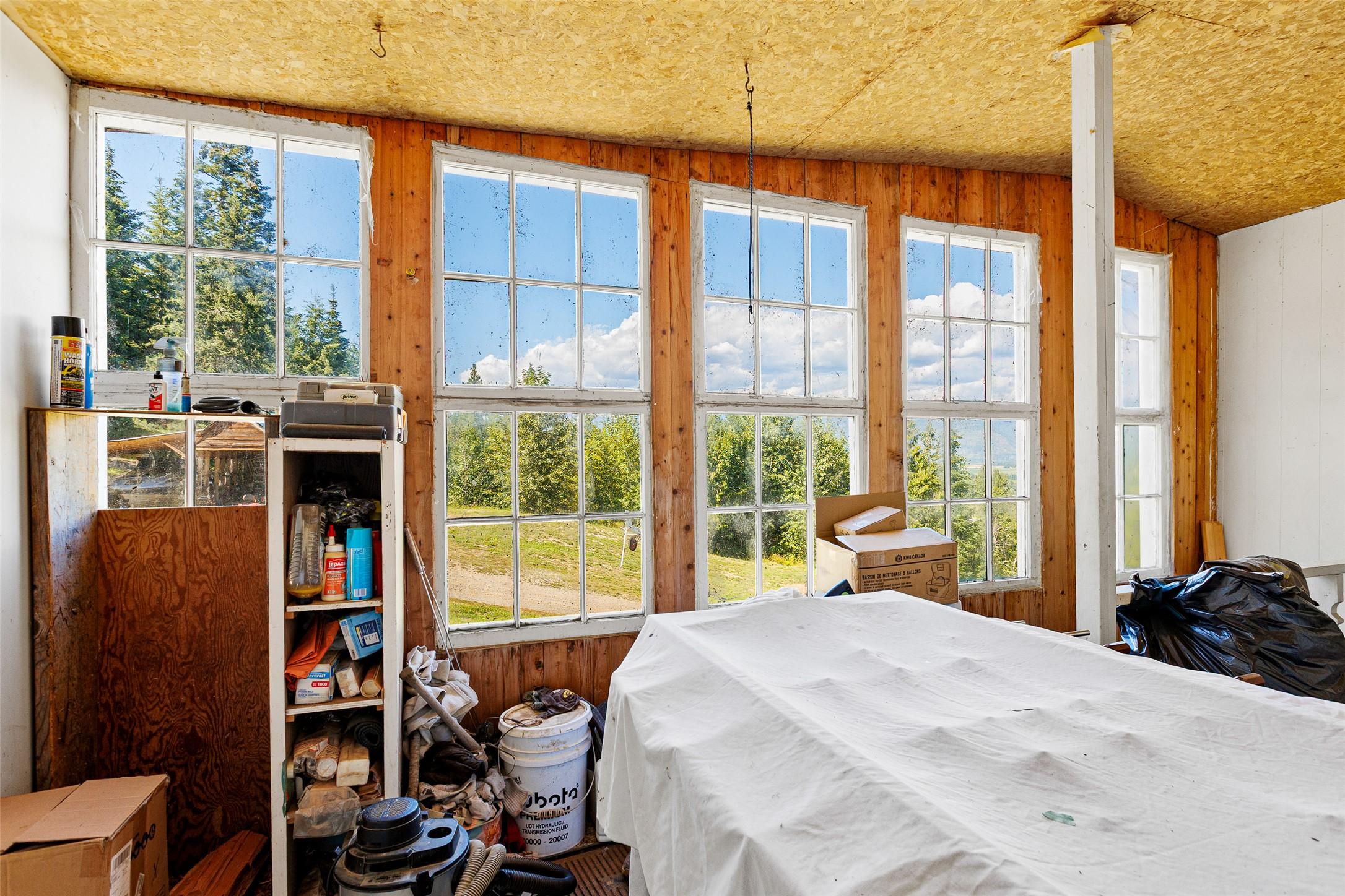 1655 Evans Road, Creston, BC - Indoor Photo Showing Bedroom