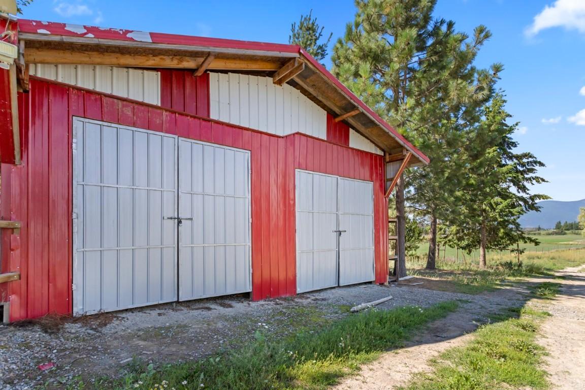 3095 Canyon Lister Road, Lister, BC - Outdoor With Exterior