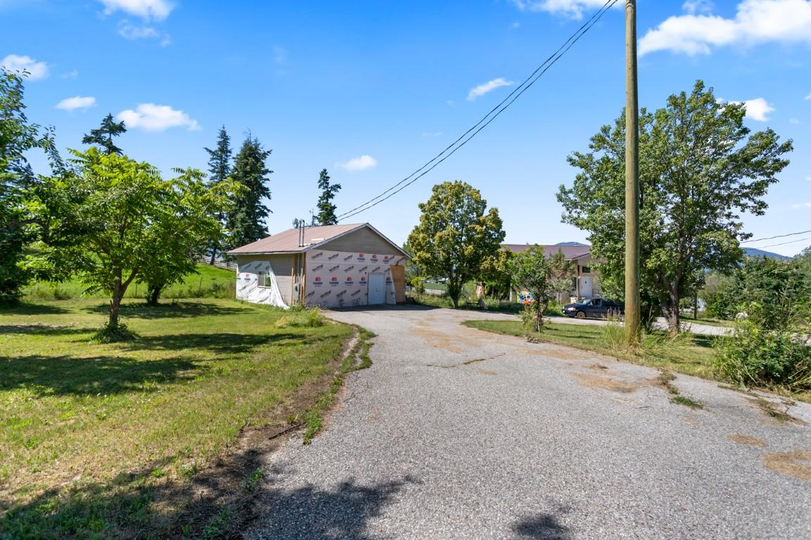 3095 Canyon Lister Road, Lister, BC - Outdoor