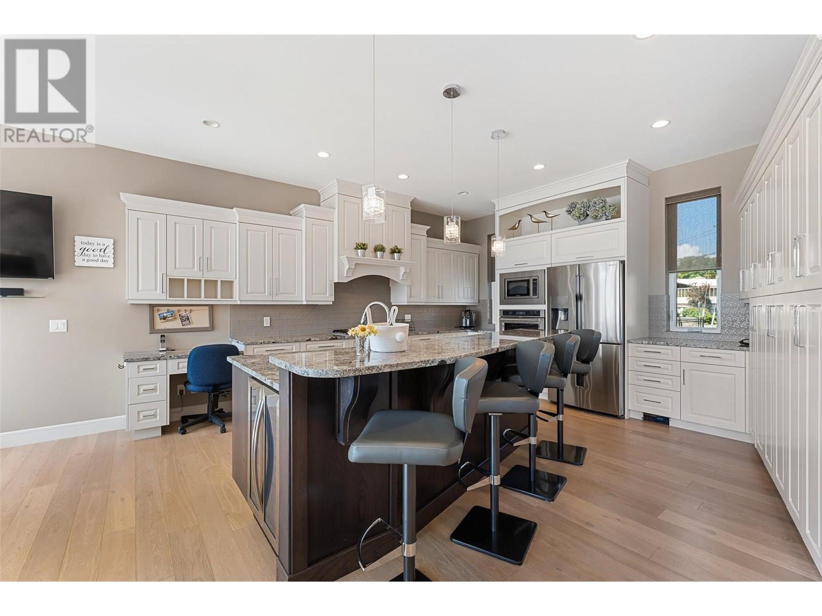 1579 Pritchard Drive, West Kelowna, BC - Indoor Photo Showing Kitchen With Upgraded Kitchen