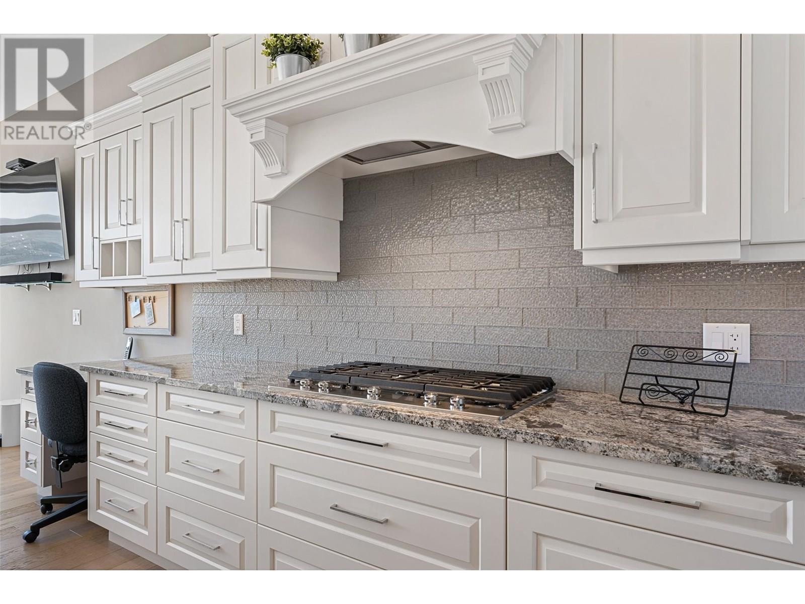 1579 Pritchard Drive, West Kelowna, BC - Indoor Photo Showing Kitchen With Upgraded Kitchen