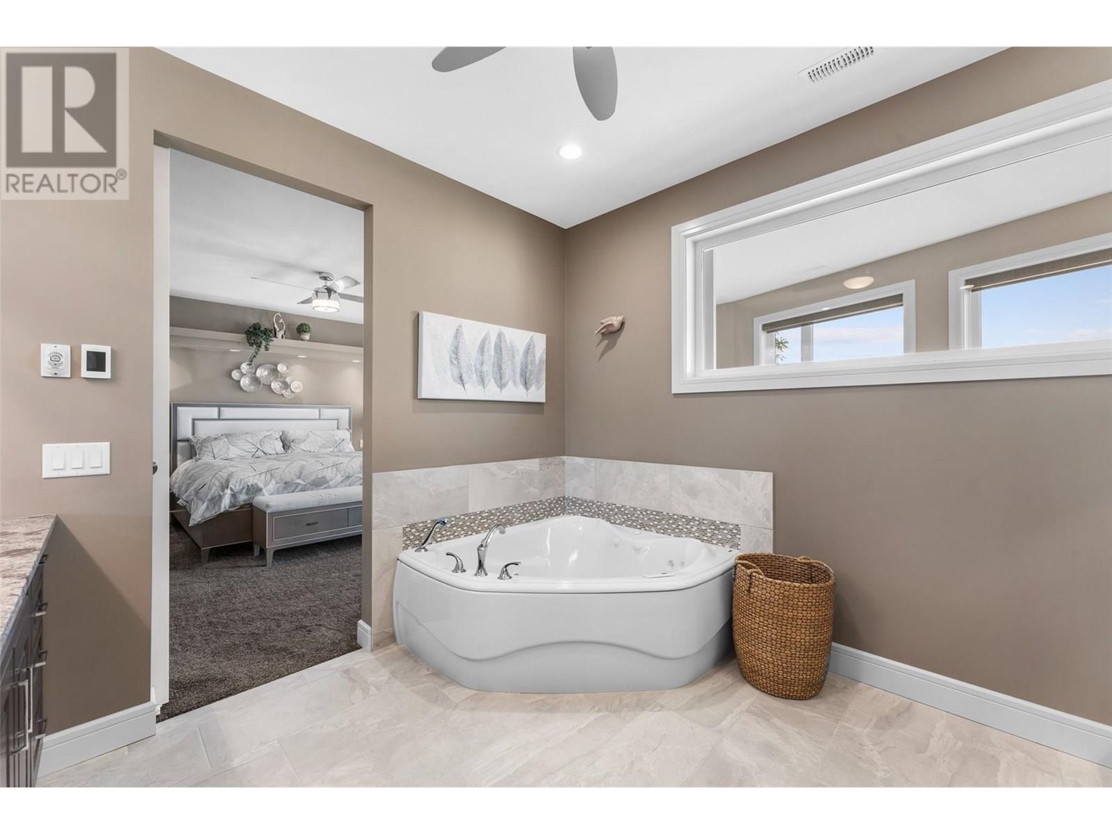 1579 Pritchard Drive, West Kelowna, BC - Indoor Photo Showing Bathroom