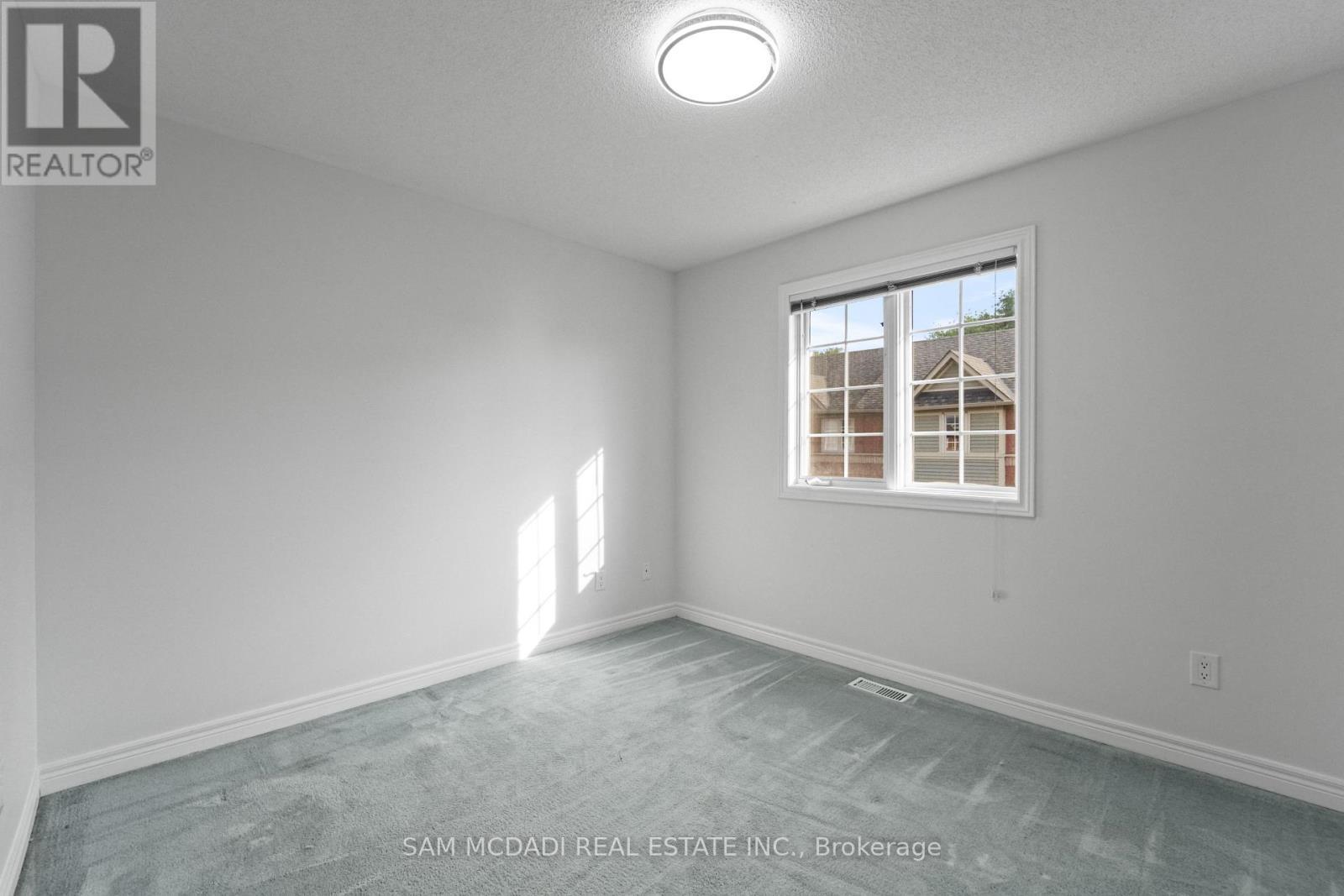 5 - 5031 East Mill Road, Mississauga, ON - Indoor Photo Showing Other Room