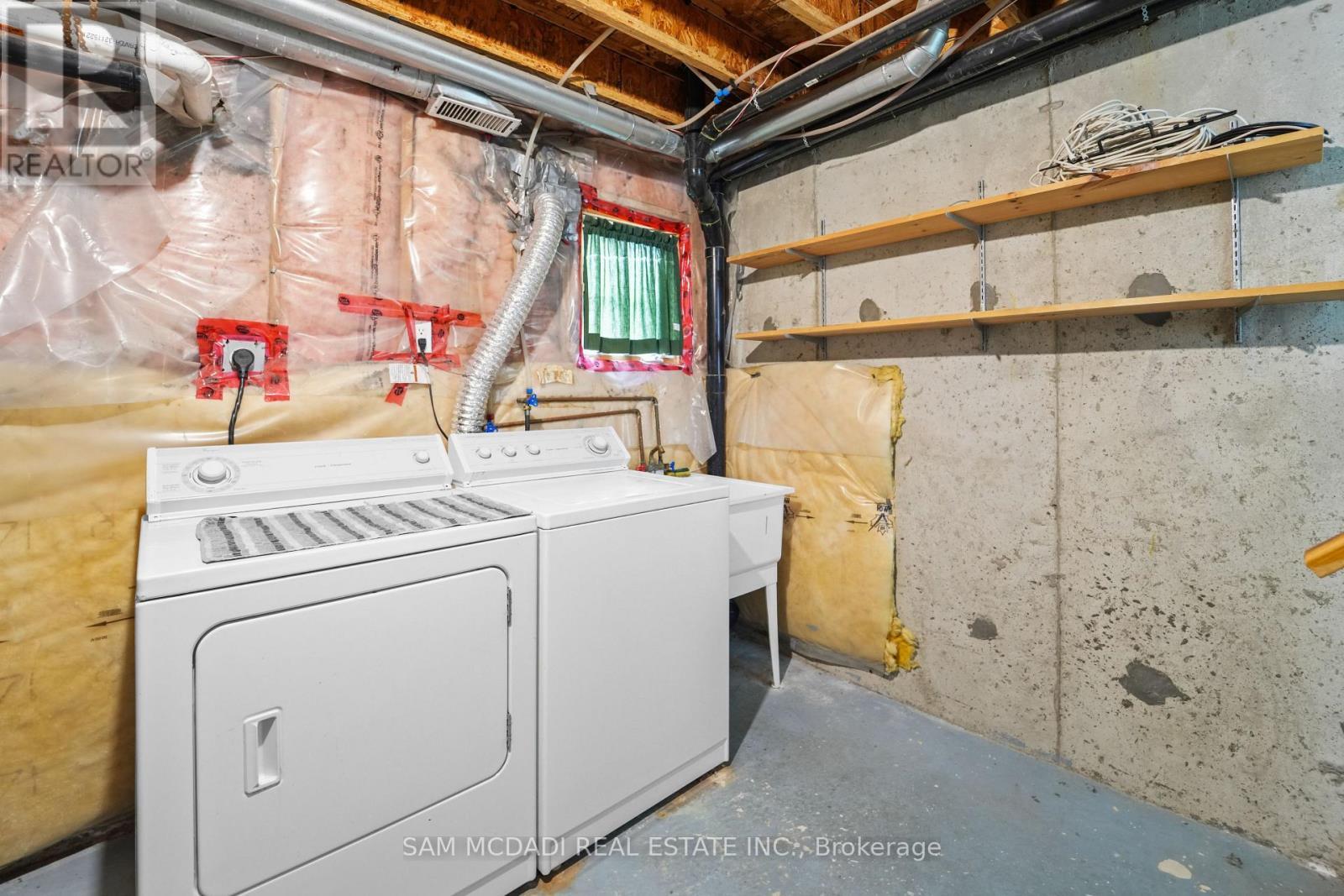 5 - 5031 East Mill Road, Mississauga, ON - Indoor Photo Showing Laundry Room