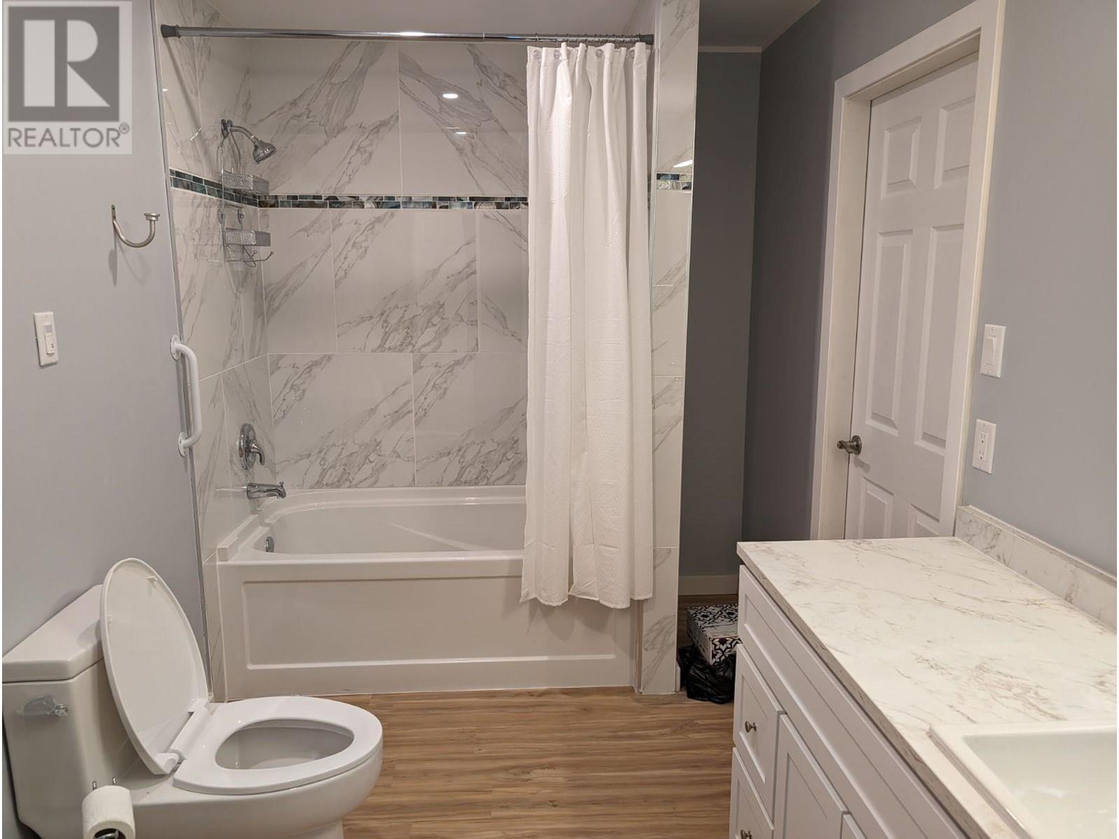 52 Sukunka Place, Tumbler Ridge, BC - Indoor Photo Showing Bathroom
