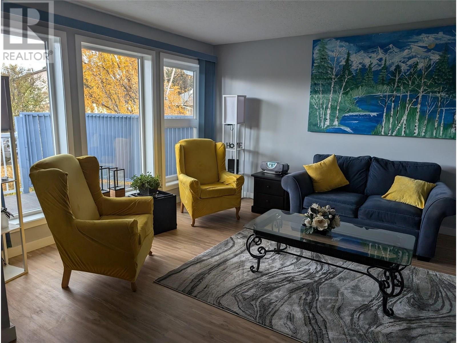52 Sukunka Place, Tumbler Ridge, BC - Indoor Photo Showing Living Room