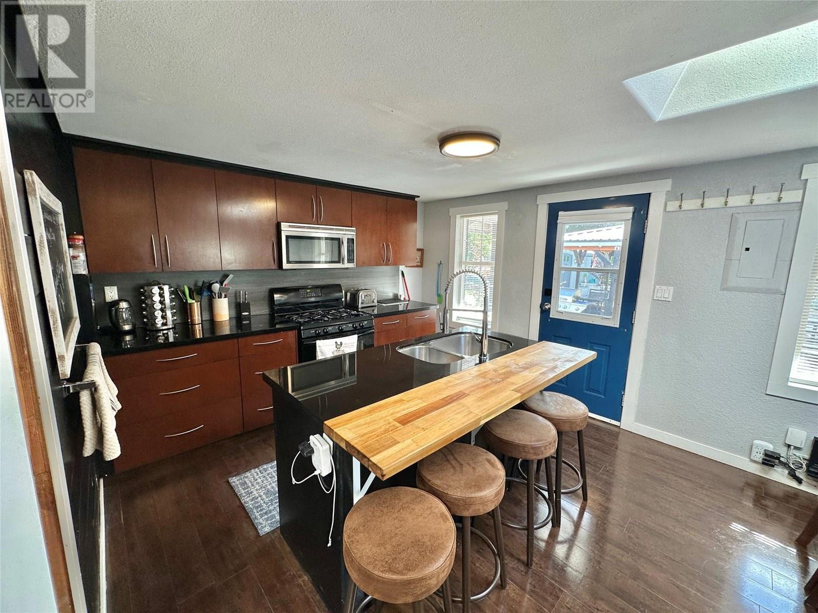 2146 Newton Road, Cawston, BC - Indoor Photo Showing Kitchen With Double Sink