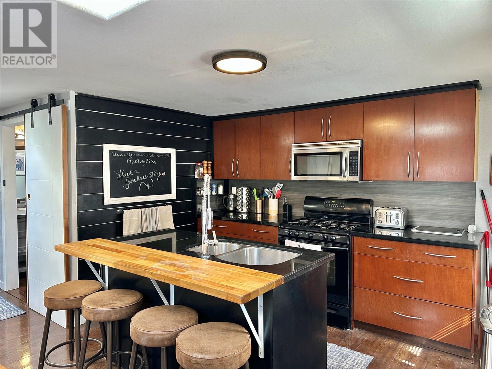 2146 Newton Road, Cawston, BC - Indoor Photo Showing Kitchen With Double Sink