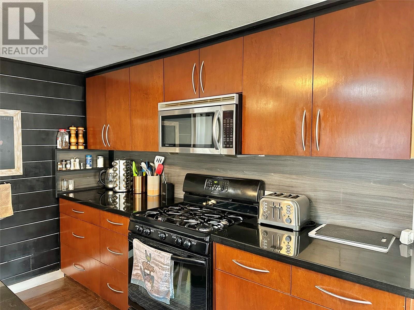 2146 Newton Road, Cawston, BC - Indoor Photo Showing Kitchen