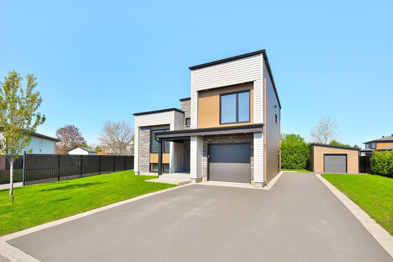 Parking - 628 Rue Théodore-Béchard, Saint-Jean-Sur-Richelieu, QC - Outdoor