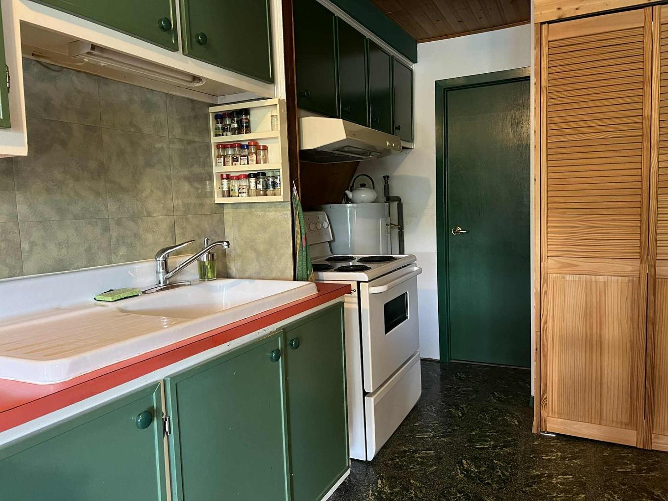 Cuisine - 1361 Ch. Kataway, Saint-Michel-Des-Saints, QC - Indoor Photo Showing Kitchen