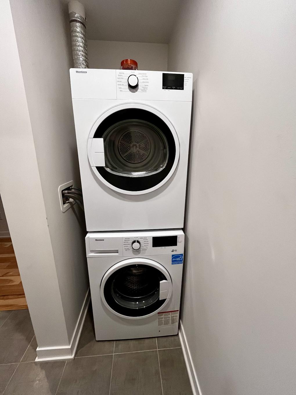 Bathroom - 603-1182 Rue Crescent, Montréal (Ville-Marie), QC - Indoor Photo Showing Laundry Room