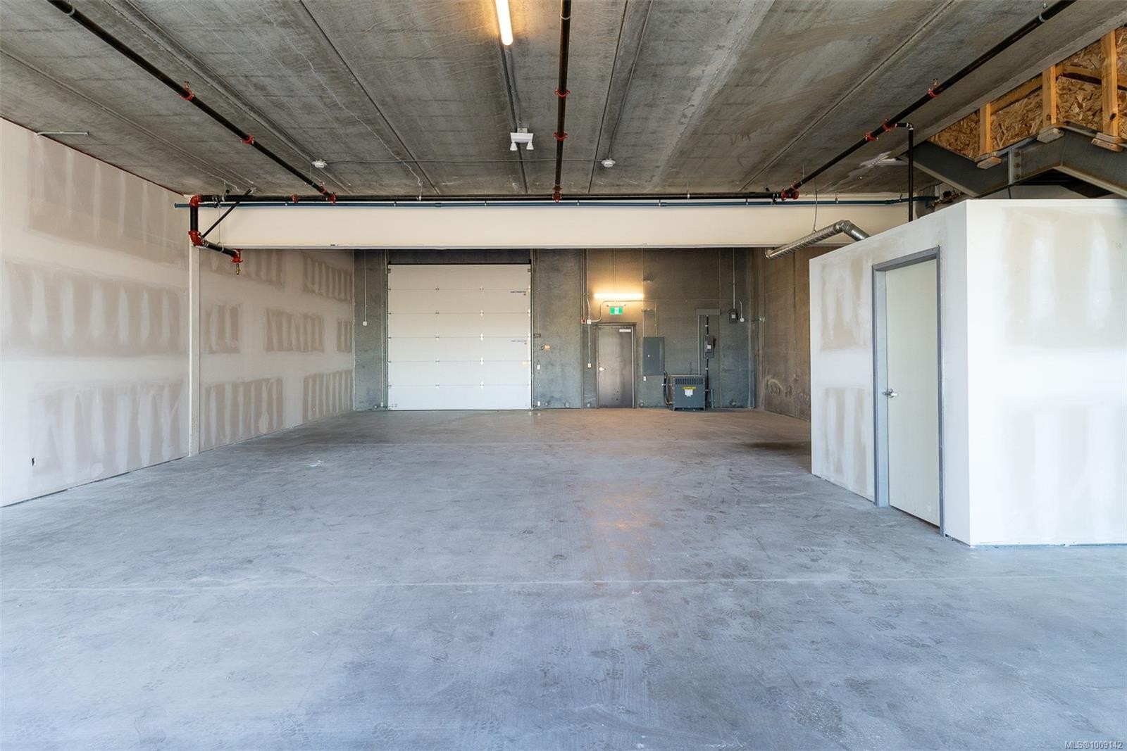 330-4342 West Shore Pkwy, Langford, BC