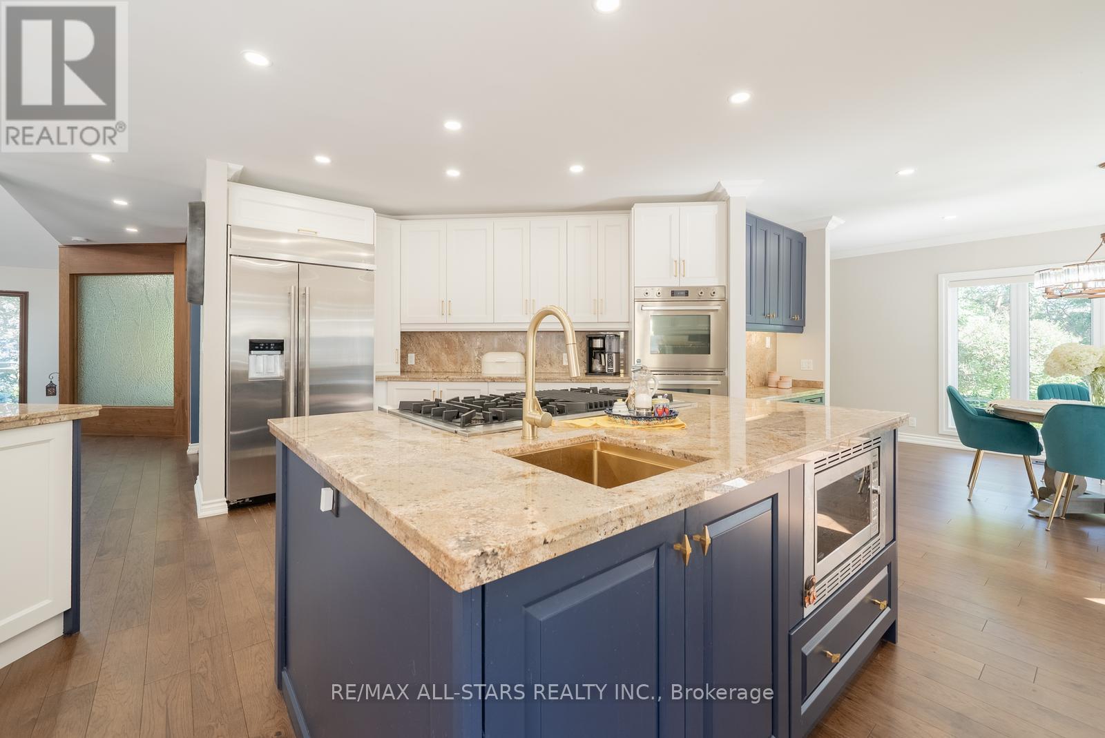 64 Woodbridge Circle, Scugog, ON - Indoor Photo Showing Kitchen With Upgraded Kitchen