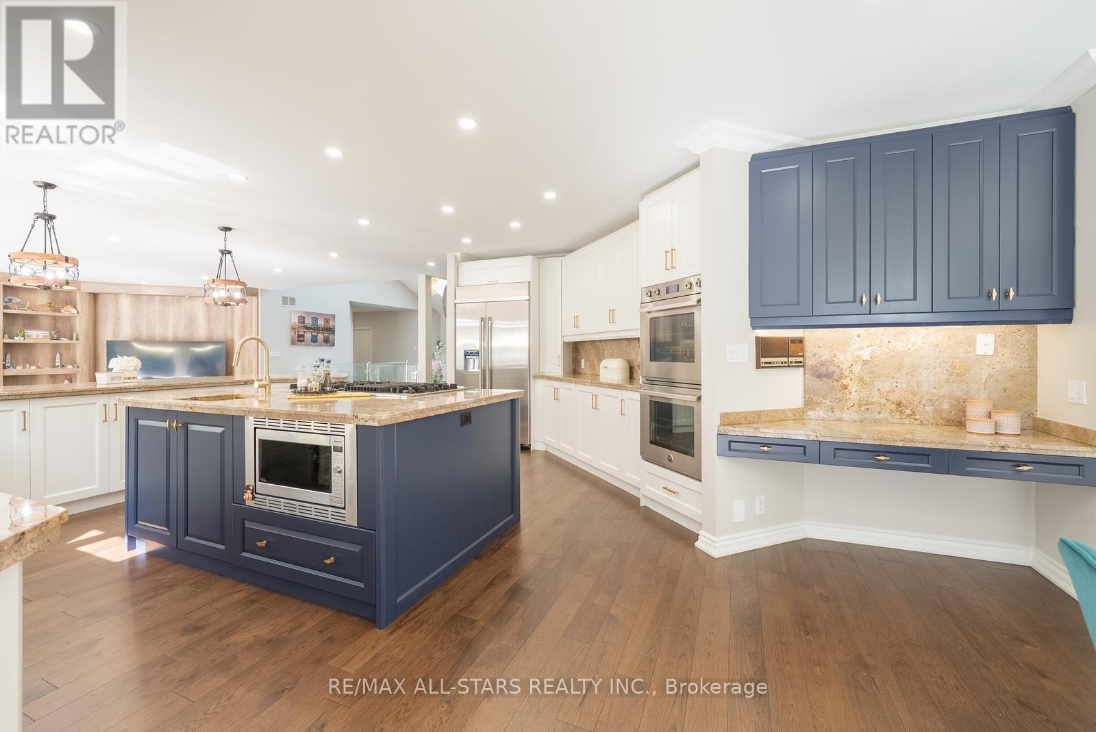 64 Woodbridge Circle, Scugog, ON - Indoor Photo Showing Kitchen With Upgraded Kitchen