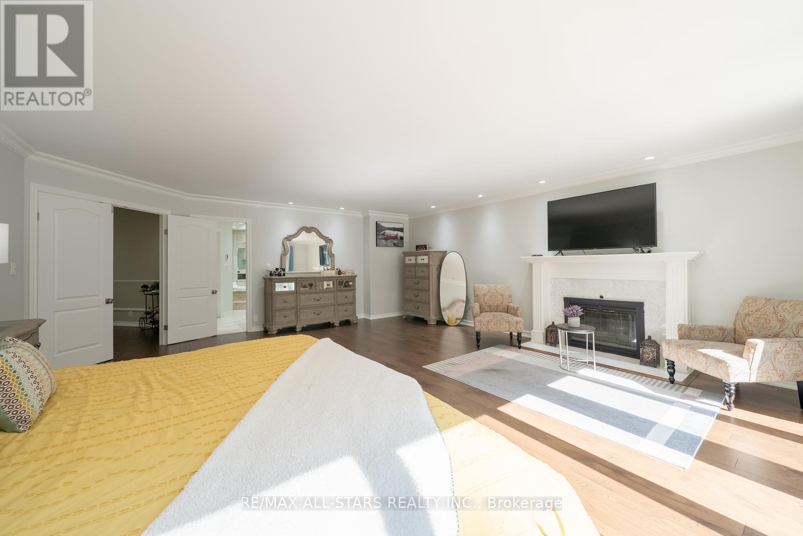 64 Woodbridge Circle, Scugog, ON - Indoor Photo Showing Bedroom With Fireplace