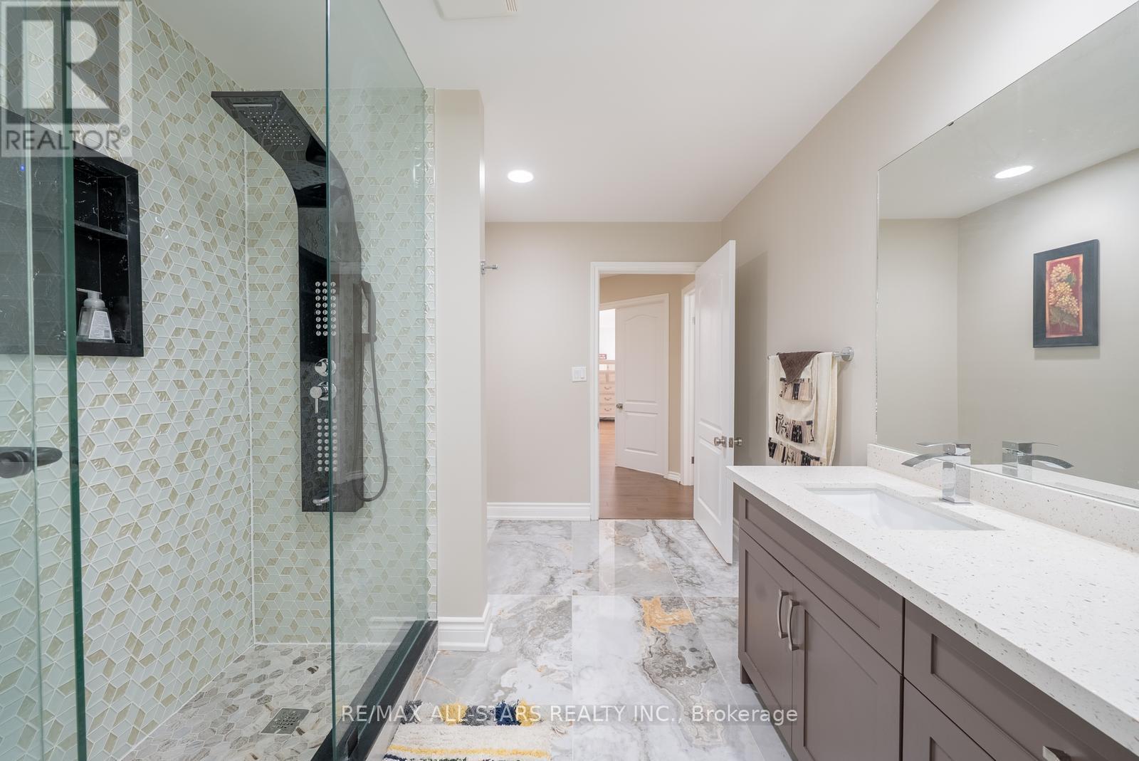 64 Woodbridge Circle, Scugog, ON - Indoor Photo Showing Bathroom