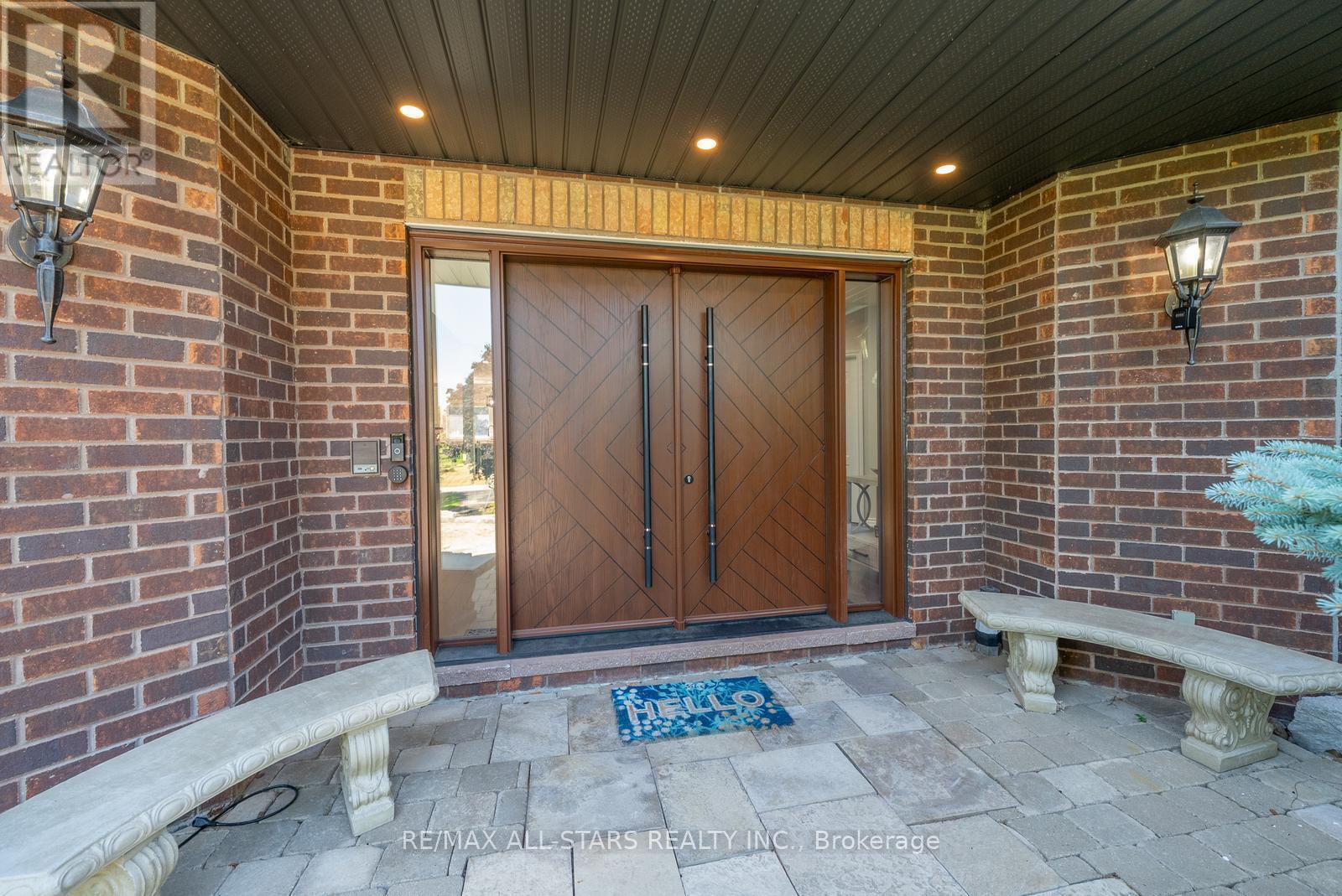 64 Woodbridge Circle, Scugog, ON - Outdoor With Exterior