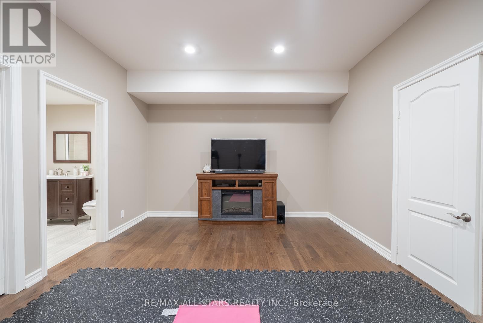 64 Woodbridge Circle, Scugog, ON - Indoor