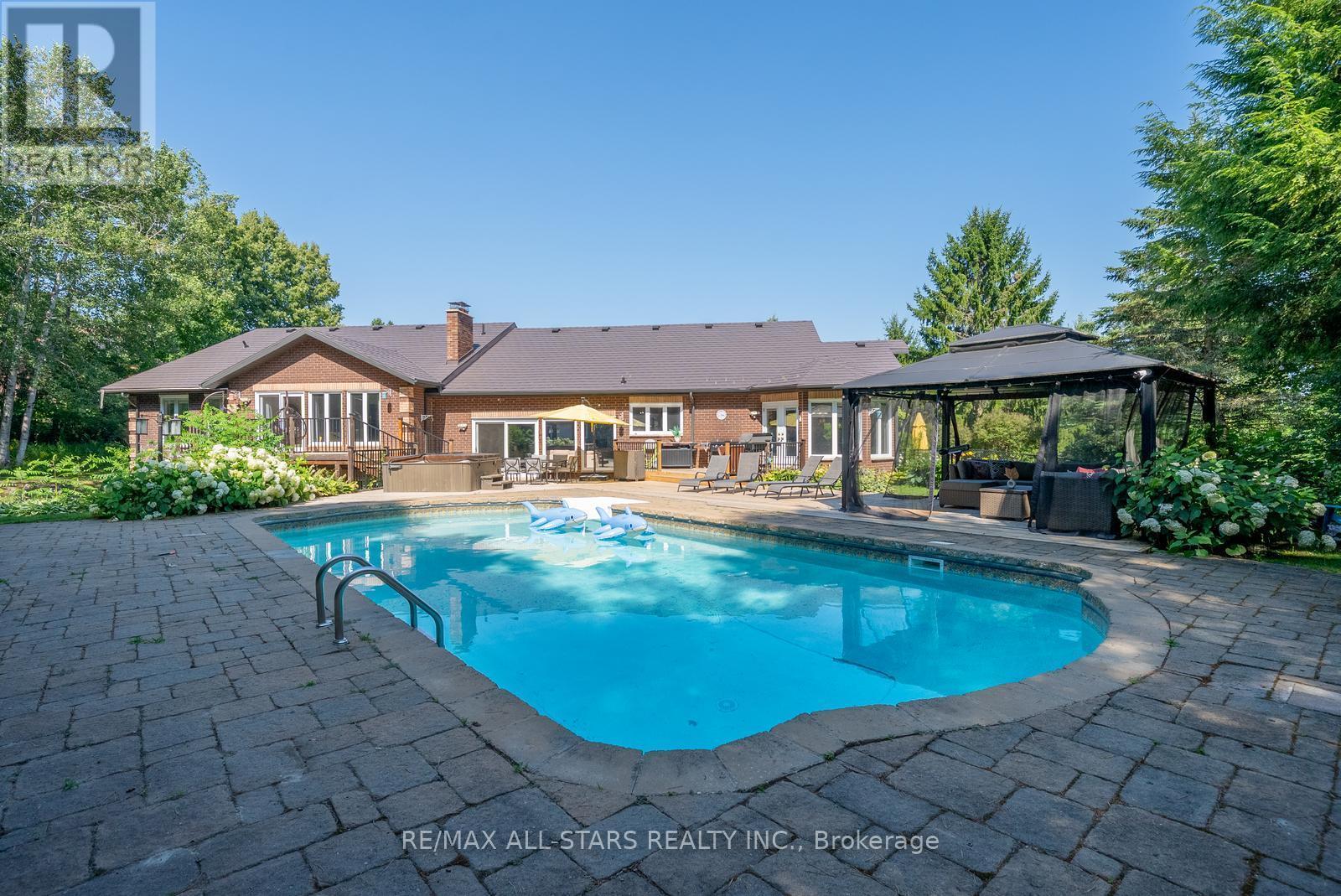 64 Woodbridge Circle, Scugog, ON - Outdoor With In Ground Pool With Deck Patio Veranda With Backyard