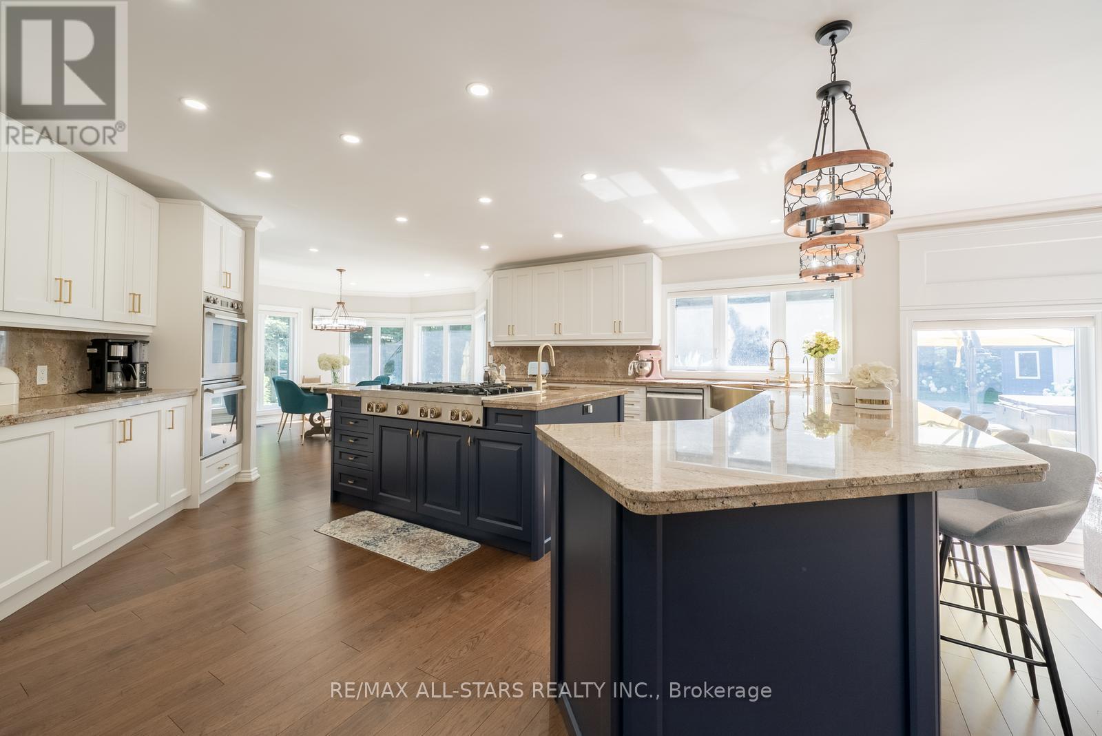 64 Woodbridge Circle, Scugog, ON - Indoor Photo Showing Kitchen With Upgraded Kitchen