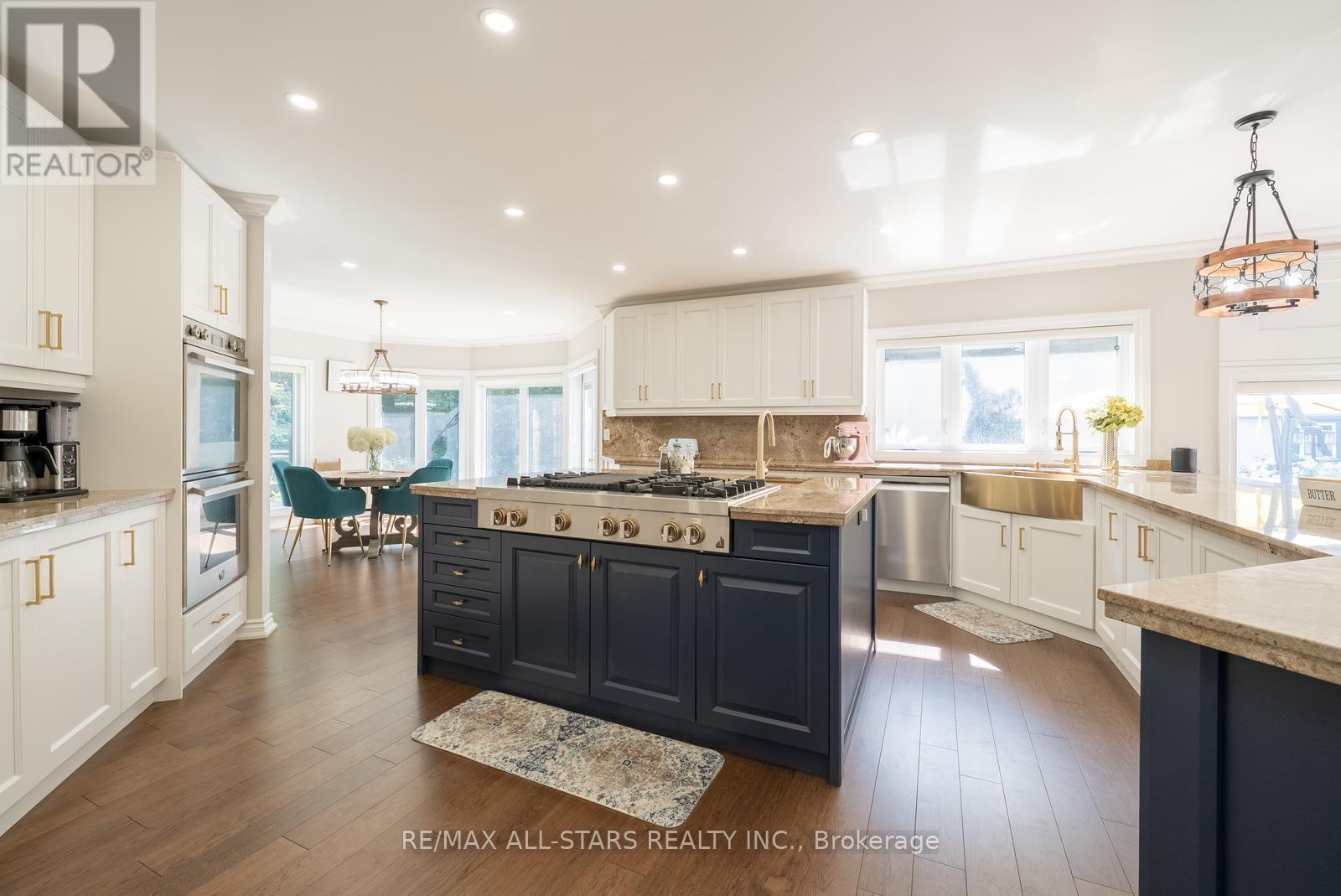 64 Woodbridge Circle, Scugog, ON - Indoor Photo Showing Kitchen With Upgraded Kitchen