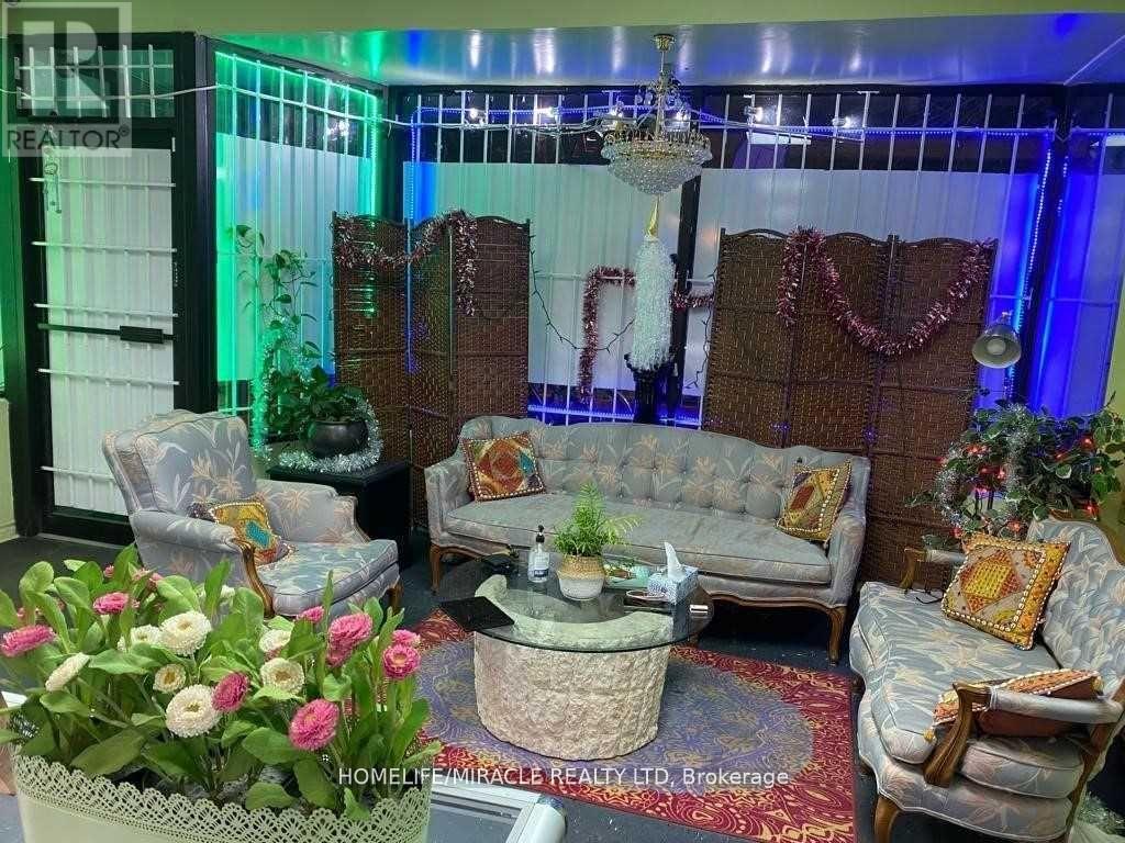 871 Dundas Street, Toronto, ON