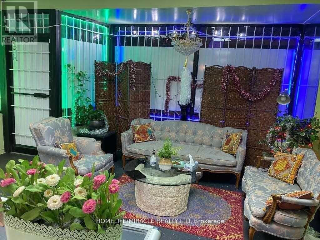 871 Dundas Street, Toronto, ON