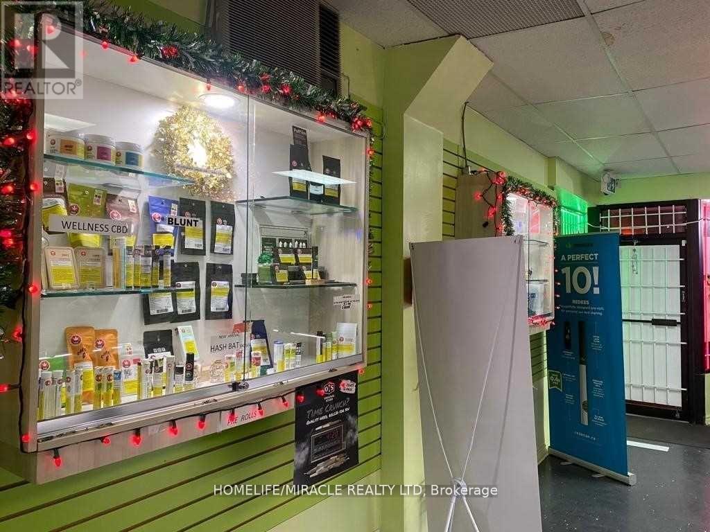 871 Dundas Street, Toronto, ON