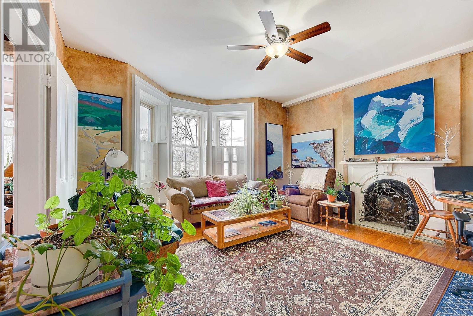 5 - 49 Ridout Street S, London South (South F), ON - Indoor Photo Showing Living Room With Fireplace