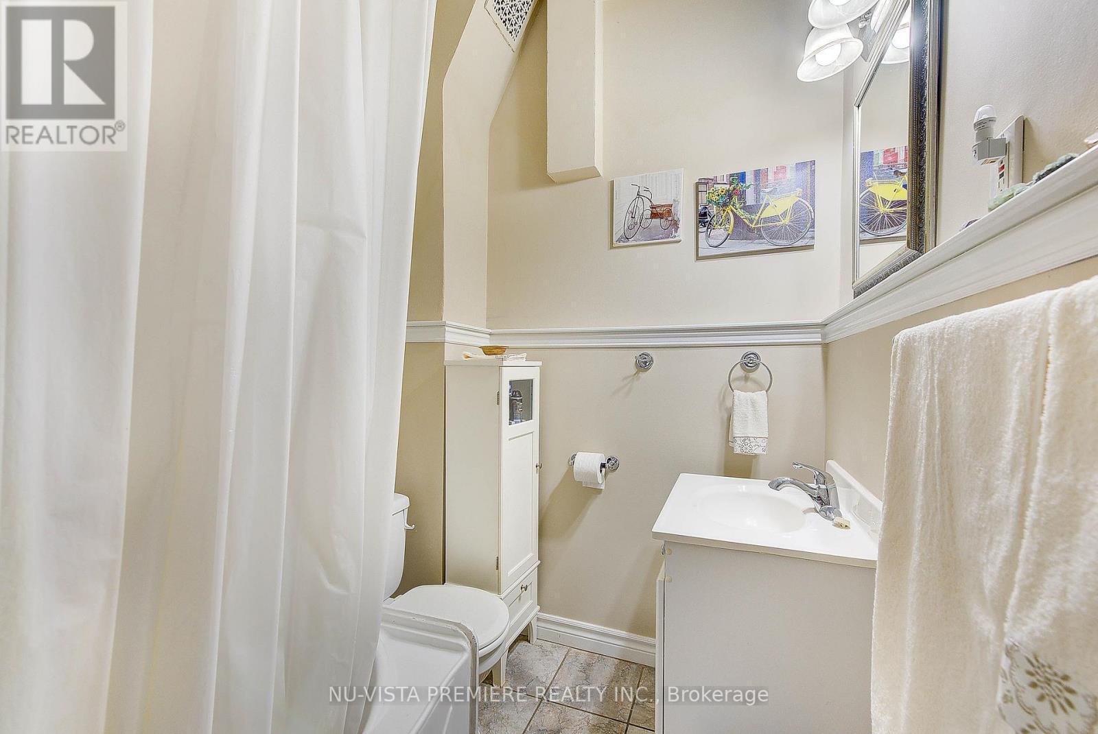 5 - 49 Ridout Street S, London South (South F), ON - Indoor Photo Showing Bathroom