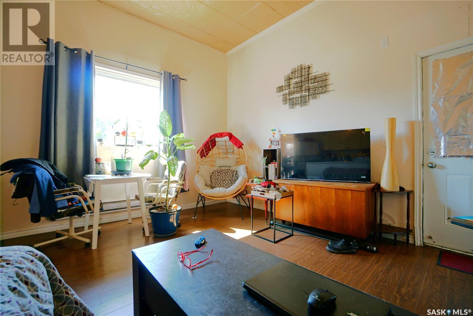 116 Main Street, Avonlea, SK - Indoor Photo Showing Living Room