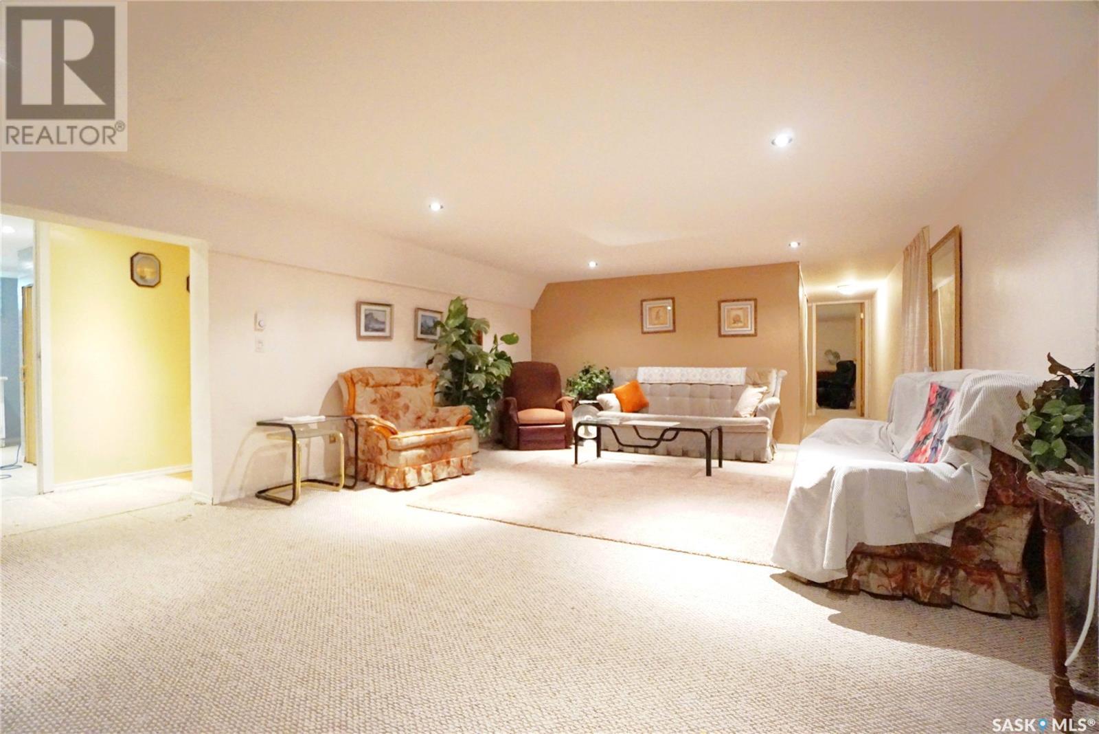 116 Main Street, Avonlea, SK - Indoor Photo Showing Living Room