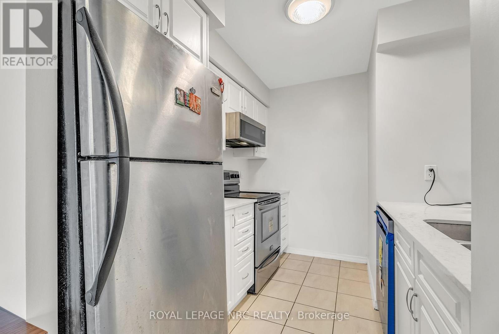 933 - 60 Heintzman Street, Toronto (Junction Area), ON - Indoor Photo Showing Kitchen