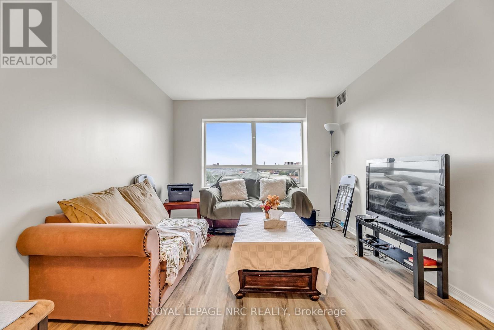 933 - 60 Heintzman Street, Toronto (Junction Area), ON - Indoor Photo Showing Living Room