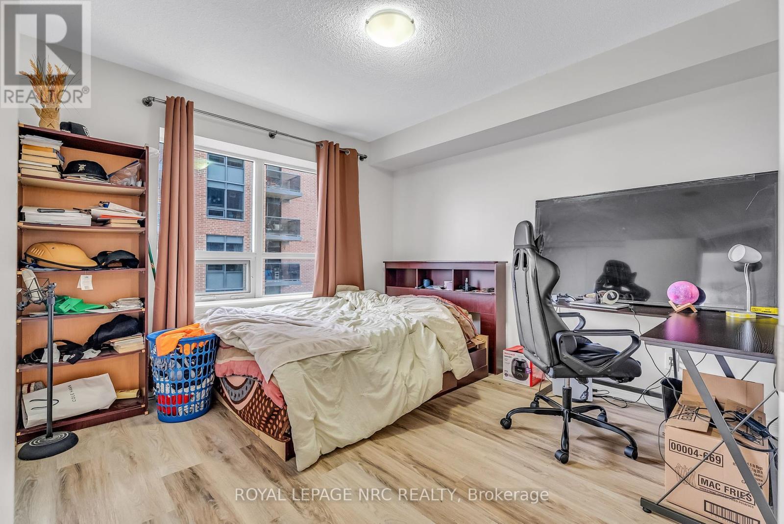 933 - 60 Heintzman Street, Toronto (Junction Area), ON - Indoor Photo Showing Bedroom