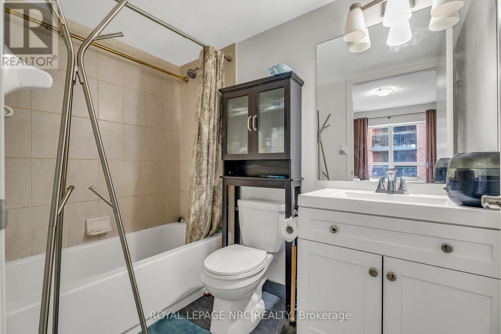 933 - 60 Heintzman Street, Toronto (Junction Area), ON - Indoor Photo Showing Bathroom
