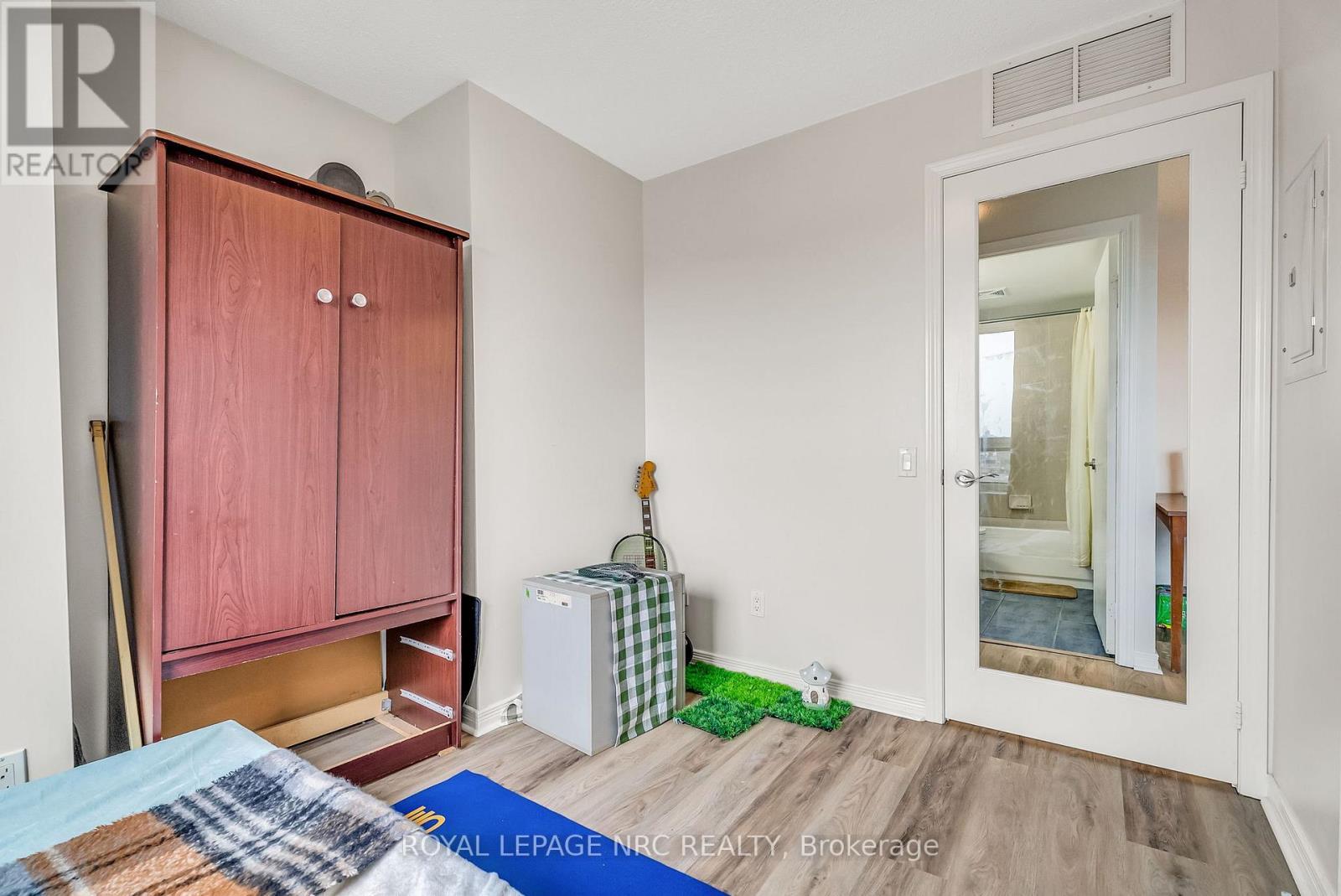 933 - 60 Heintzman Street, Toronto (Junction Area), ON - Indoor Photo Showing Bedroom