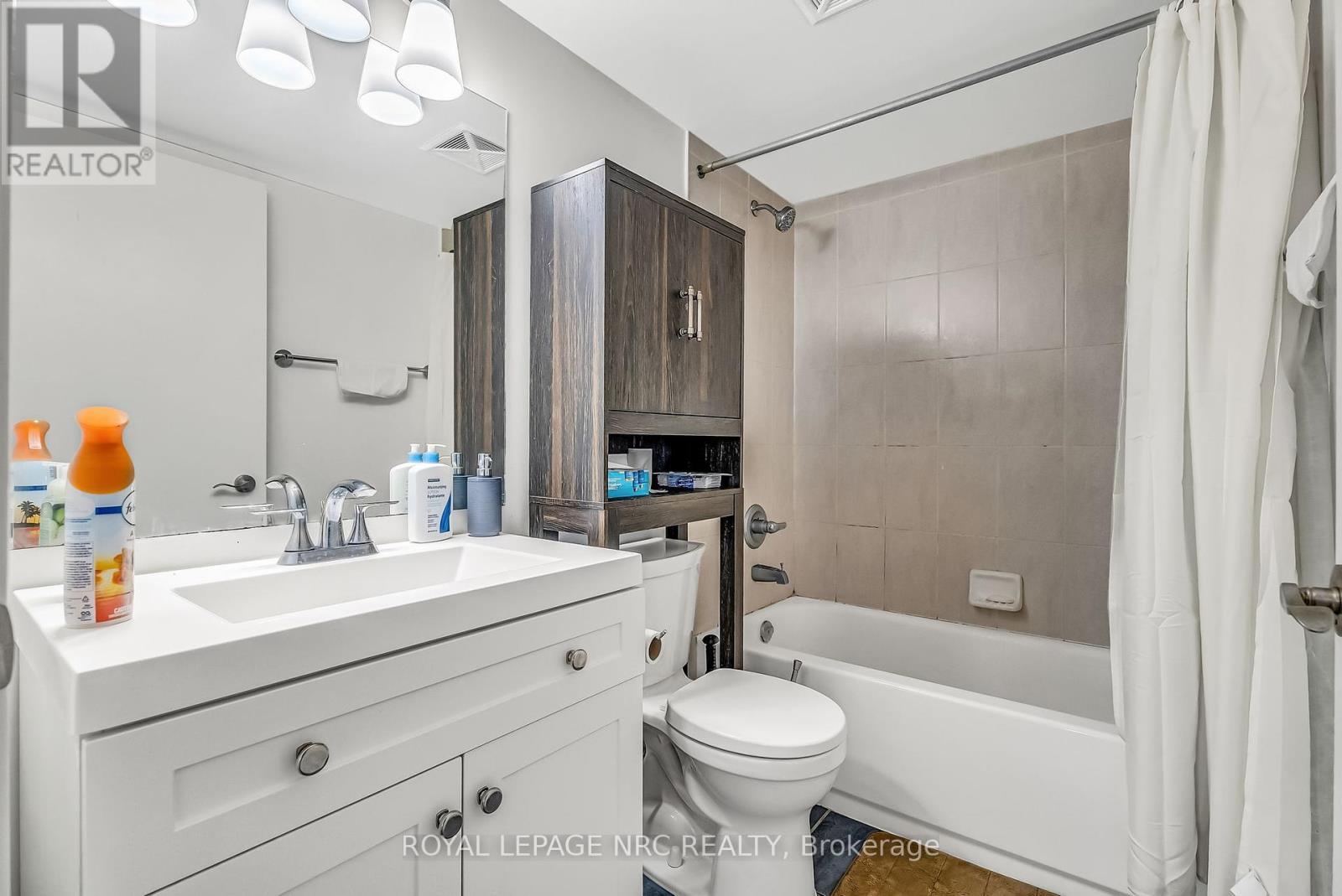 933 - 60 Heintzman Street, Toronto (Junction Area), ON - Indoor Photo Showing Bathroom