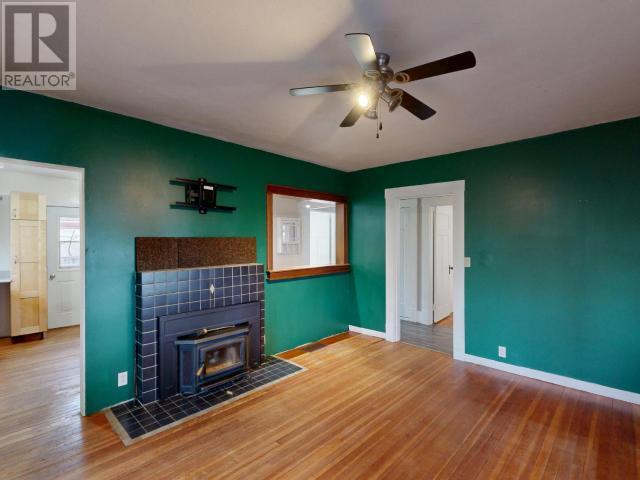 4532 Joyce Ave, Powell River, BC - Indoor With Fireplace