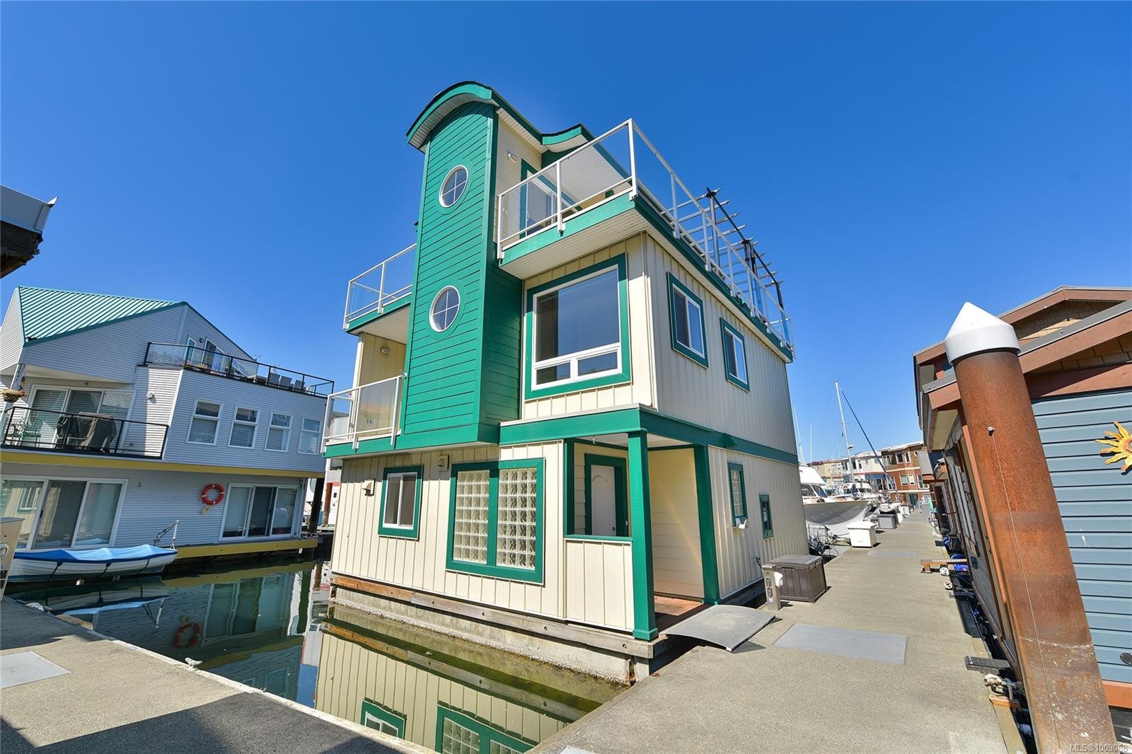 Fh19-445 Head St, Esquimalt, BC