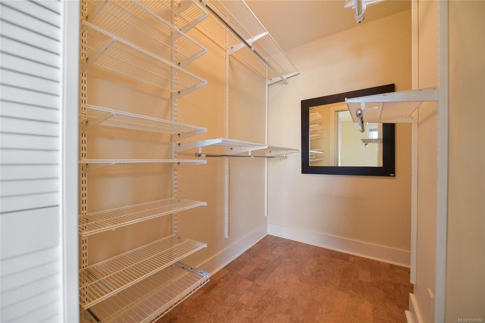 Fh19-445 Head St, Esquimalt, BC