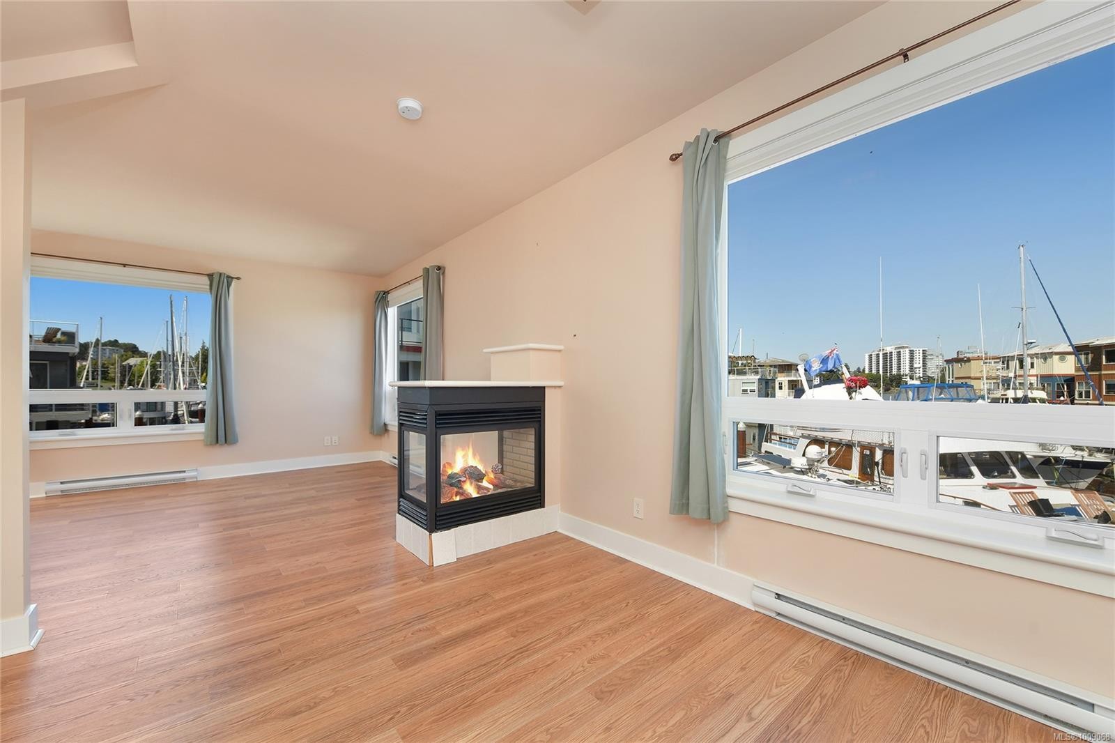 Fh19-445 Head St, Esquimalt, BC