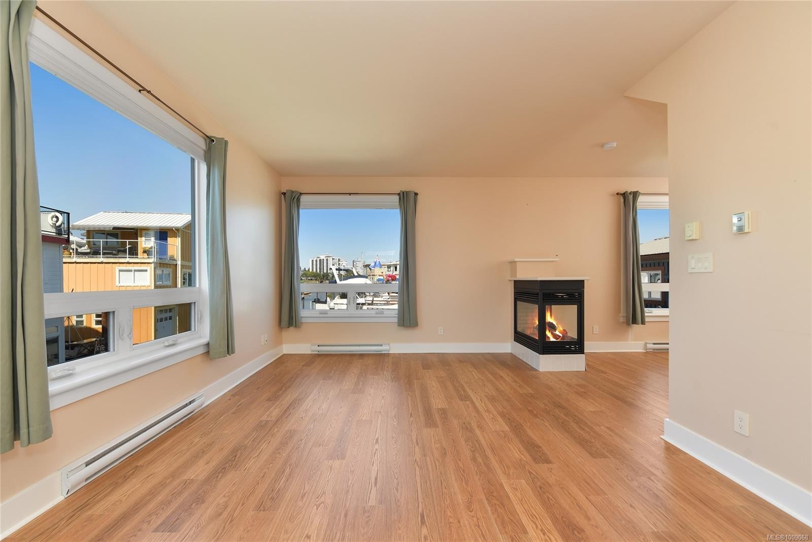 Fh19-445 Head St, Esquimalt, BC