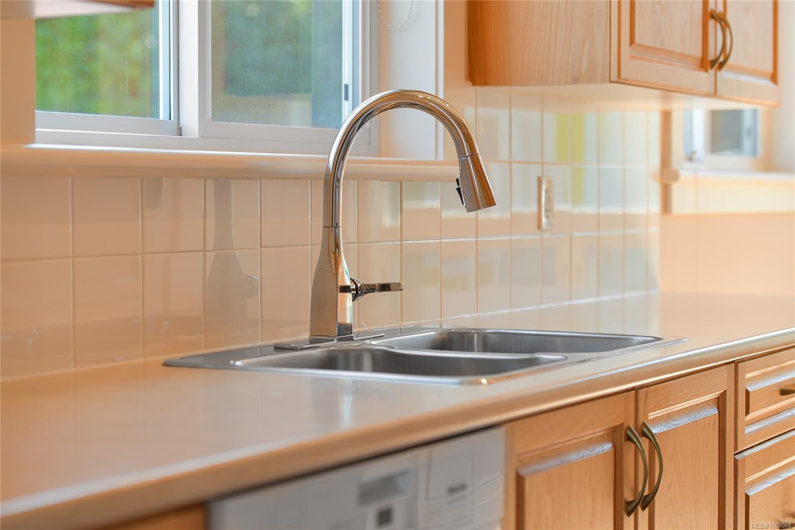 Fh19-445 Head St, Esquimalt, BC