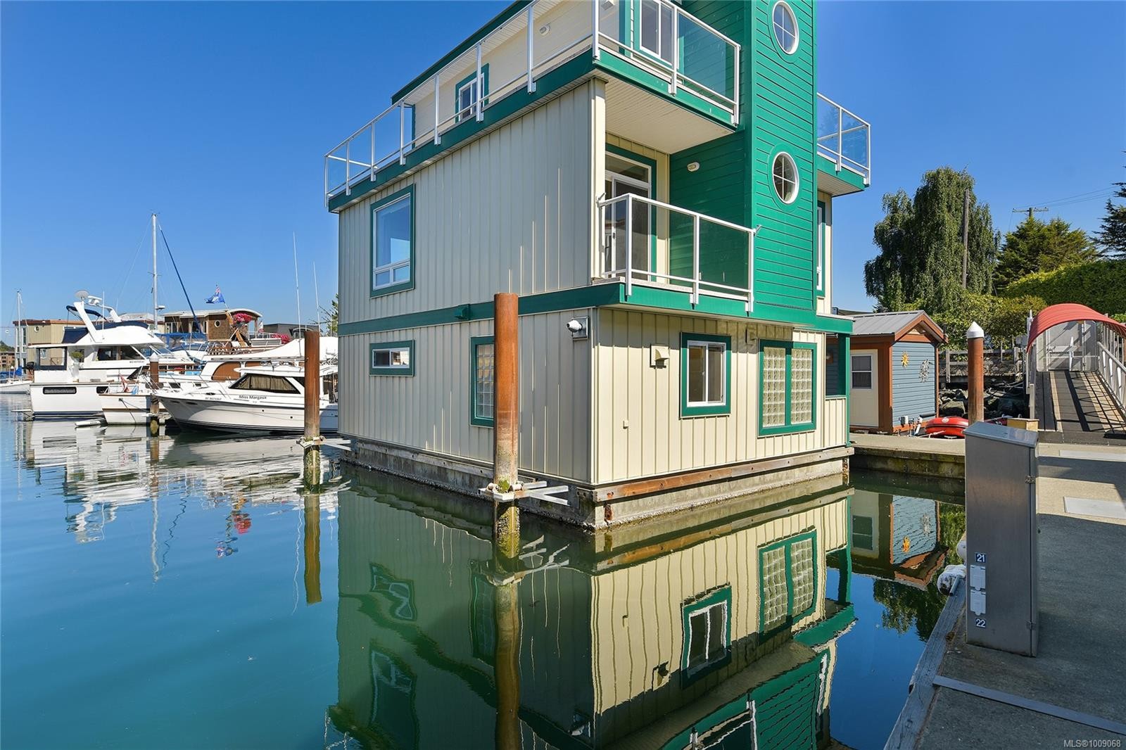 Fh19-445 Head St, Esquimalt, BC