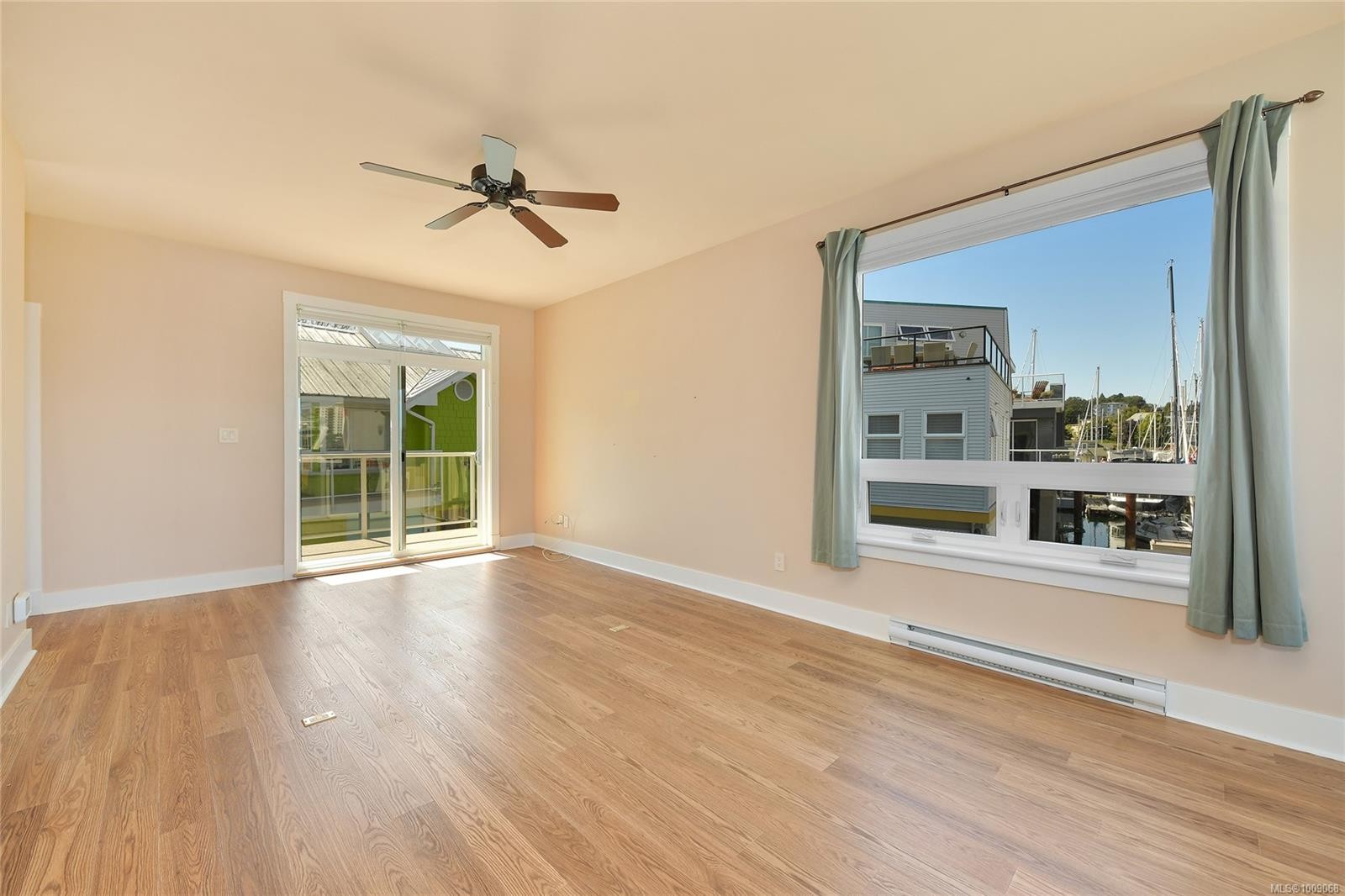 Fh19-445 Head St, Esquimalt, BC